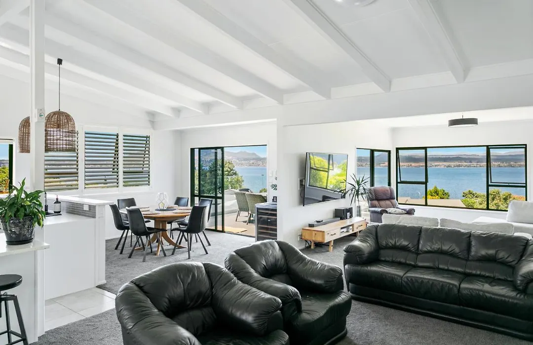 Acacia Bay Bach - Views, Spa & Serenity - Taupo-1