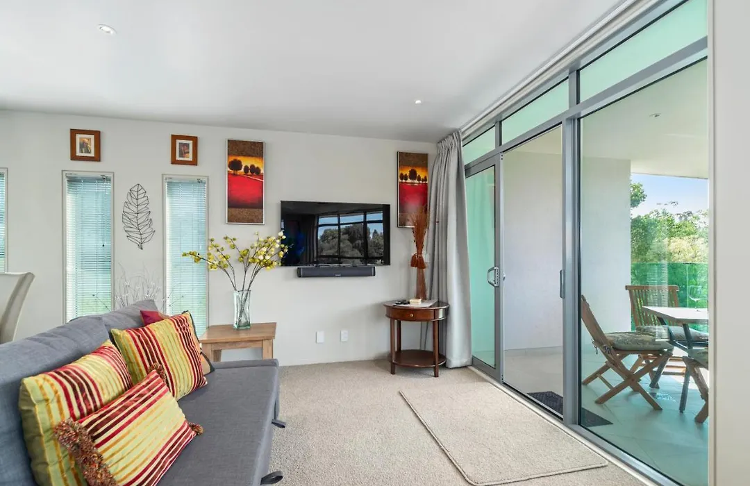 Two Views Taupo Apartment-1