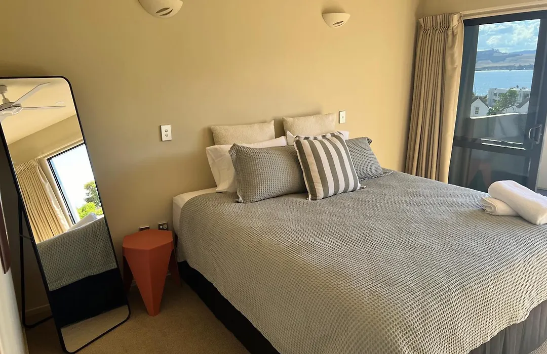 Lakeview Apartment-1