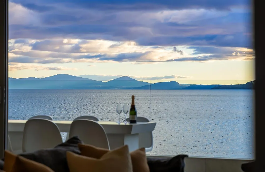Absolute Lakefront - Views, Spa, Pool And Gym-1