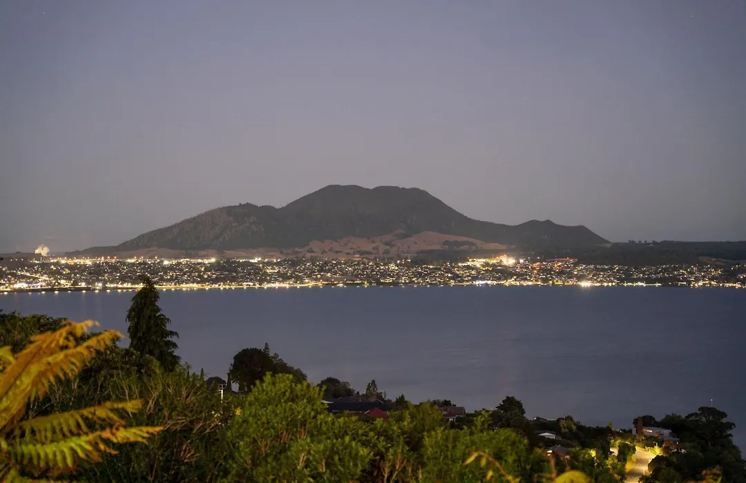 The Nest - Guest House, Acacia Bay, Panoramic Lake Views-1