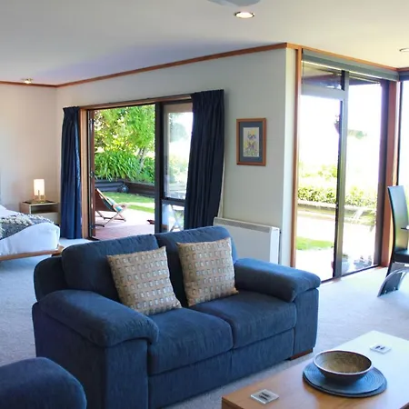 Lake View Garden Apartment-2