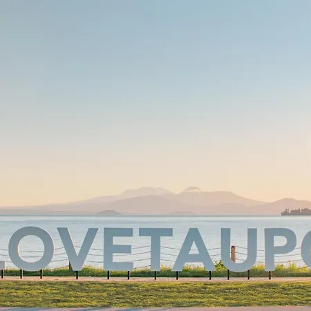 Lake Luxe - Taupo-3