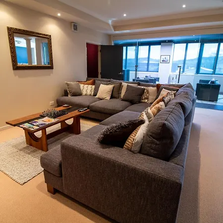 Large Centrally Located Apartment-2