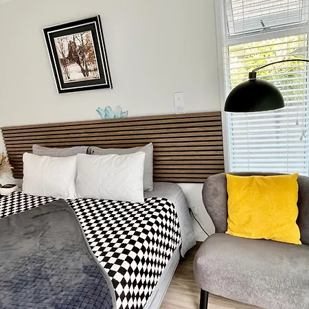 Lakeside Cozy Studio-2