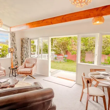 Sunny 2-Bed - 2 Min Walk To Lake-3
