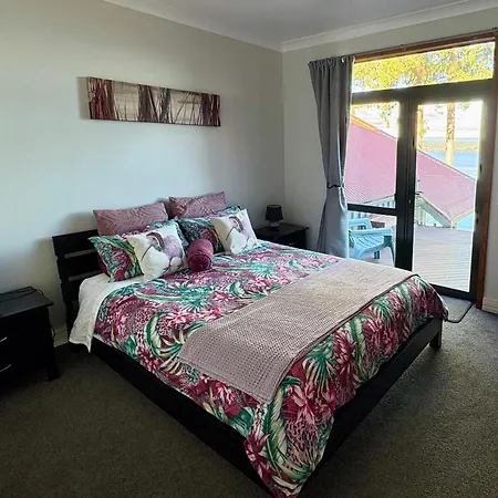 The Nest - Guest House, Acacia Bay, Panoramic Lake Views-2