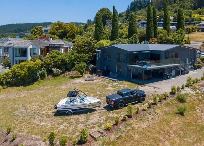 Acacia Bay Bach - Views, Spa & Serenity - Taupo
