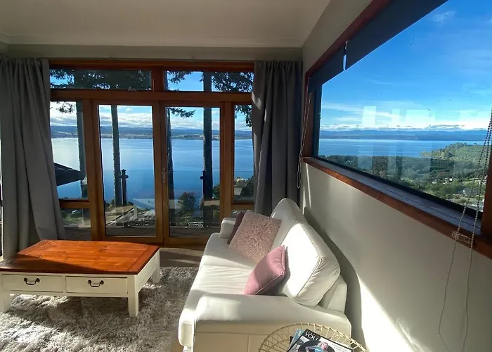 The Nest - Guest House, Acacia Bay, Panoramic Lake Views Taupo