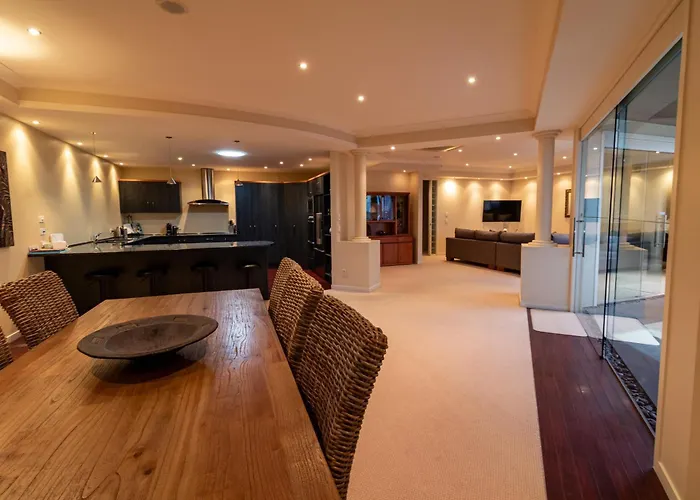 Large Centrally Located Apartment Taupo