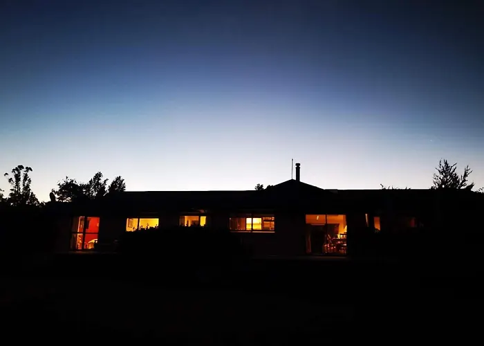 Acacia Bay Lodge- Private Manor With Lake And Garden Views Taupo