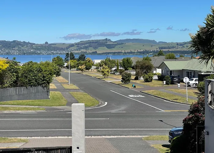 Beautiful Lakeview Apartment Taupo