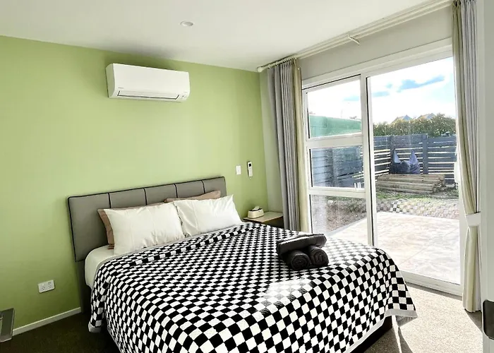 Brand New Lakeside Cozy Two Queen Rooms Taupo