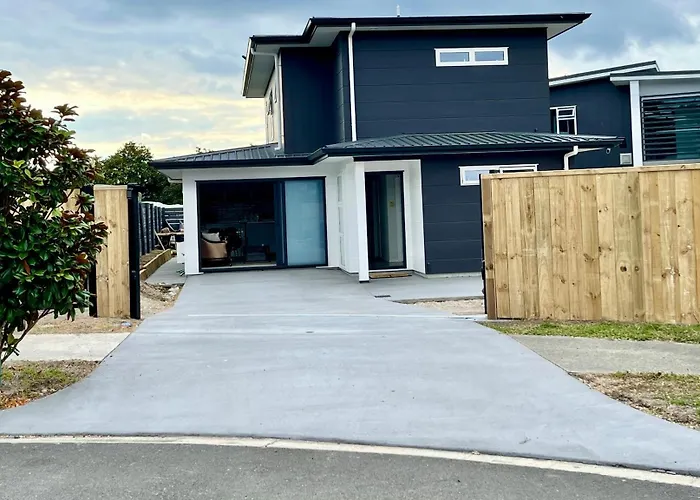 Brand New Lakeside Cozy Two Queen Rooms Taupo