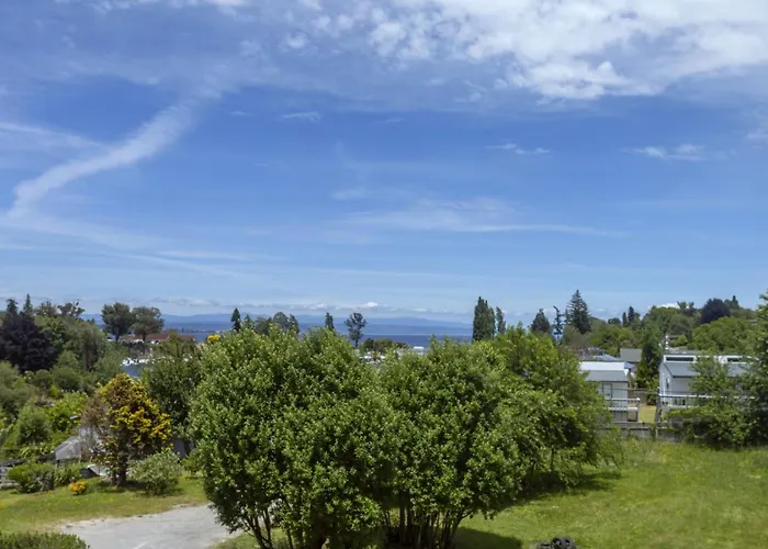 Riverside Apartment With Pool And Lake Access Taupo