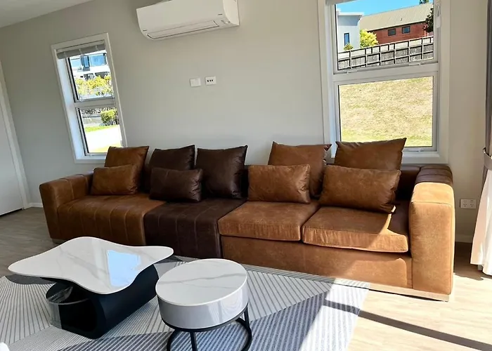 Brand New Lakeside Cozy Deluxe Taupo