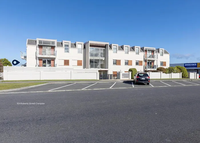 Relax In Style Central Taupo Apartment