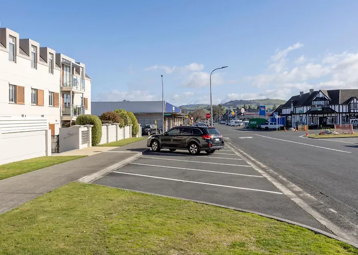 Relax In Style Central Taupo Apartment