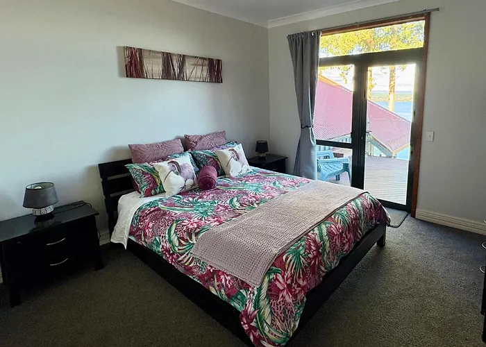 The Nest - Guest House, Acacia Bay, Panoramic Lake Views Taupo